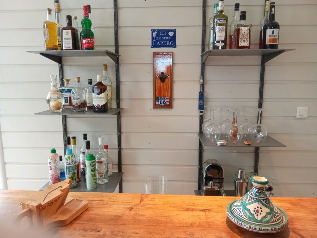 agencement interieur metallerie sur mesure etagere taille laser metal brosse faireonlycreations clermont ferrand puy de dome 