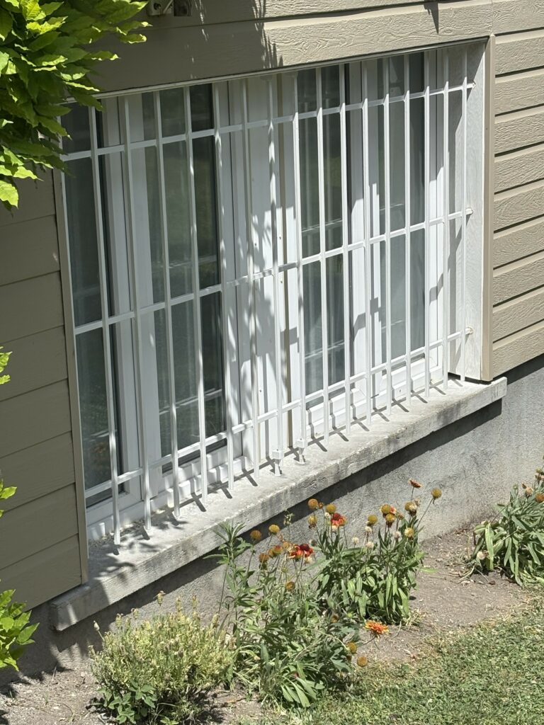 fabrication grille de defense ferronnerie art sur mesure grande fenetre securite clermont ferrand faireonlycreations puy de dome fabrication grille de defense ferronnerie art sur mesure grande fenetre securite clermont ferrand faireonlycreations puy de dome