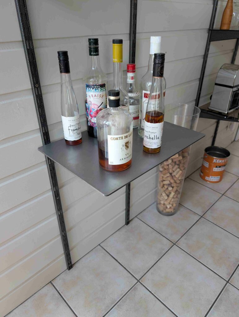 agencement interieur metallerie sur mesure etagere metal brut brosse faireonlycreations clermont ferrand puy de dome 
